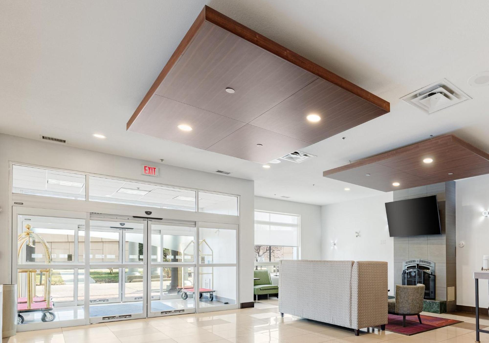 Express & Suites-edmonton South By Ihg Hotel 3*